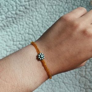 Yellow flower bead bracelet